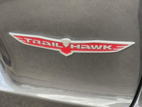 Used 2021 Jeep Cherokee Trailhawk AWD/4WD image 53