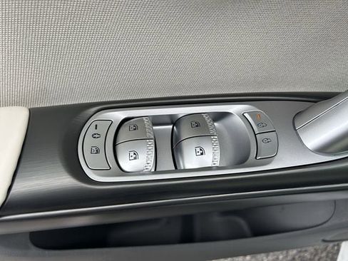 New 2026 Genesis GV60 RWD image 23