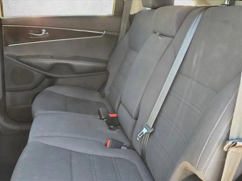 Used 2016 Kia Sorento LX w/ LX Convenience Package image 15