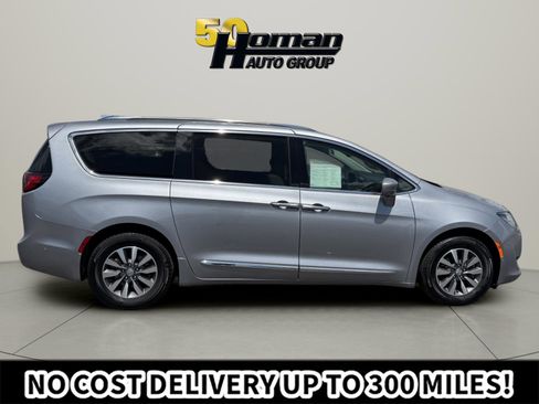 Used 2020 Chrysler Pacifica Touring-L Plus w/ Advanced Safetytec Group FWD image 6