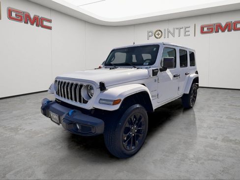 Used 2024 Jeep Wrangler Unlimited Sahara AWD/4WD image 5