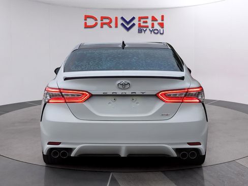 Used 2020 Toyota Camry XSE image 5