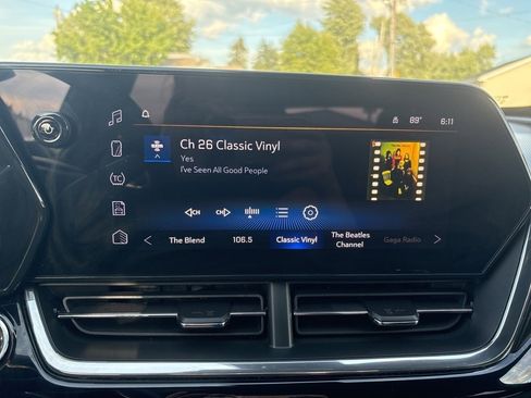 Used 2025 Chevrolet Trax RS image 32