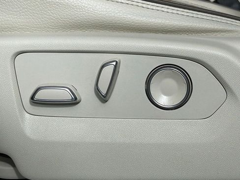 Used 2021 GMC Yukon XL Denali image 34