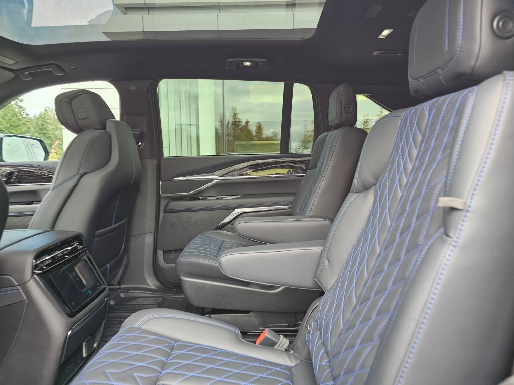 New 2026 Cadillac Escalade IQ Luxury 1 w/ LPO, Floor Liner Package AWD/4WD image 20