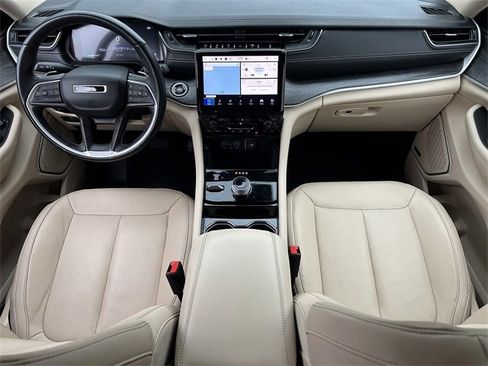 Used 2022 Jeep Grand Cherokee L Limited image 17