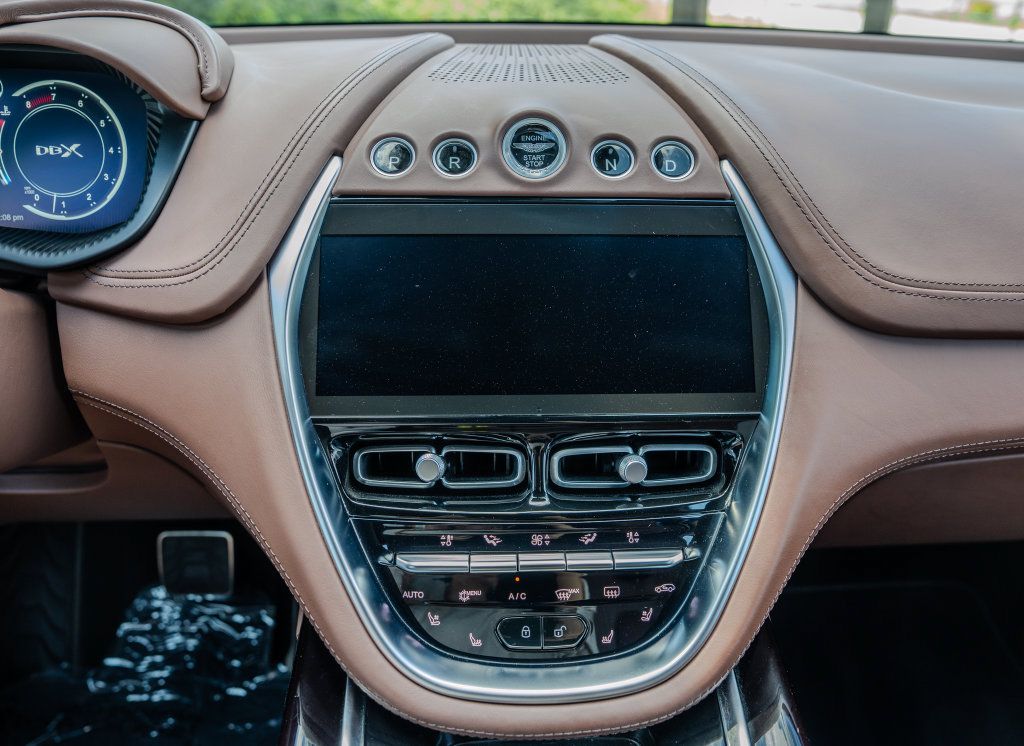 Used 2023 Aston Martin DBX AWD/4WD image 10