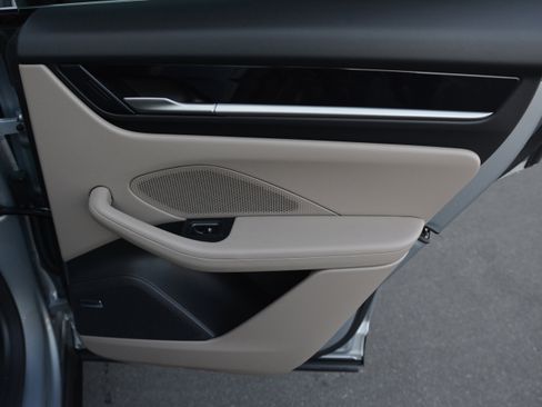 Certified 2025 Porsche Macan 4 Electric image 28