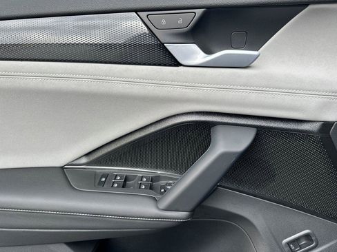 New 2026 Volkswagen Tiguan SE R-Line image 10