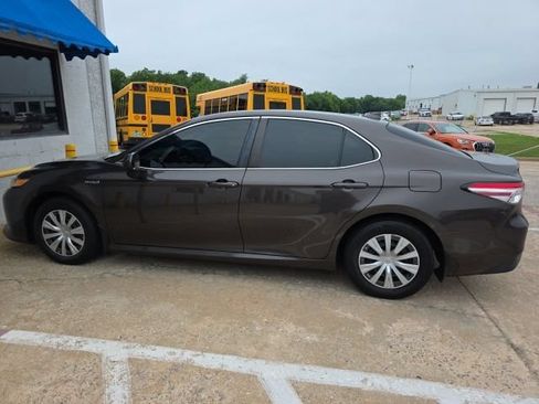 Used 2020 Toyota Camry LE FWD image 2