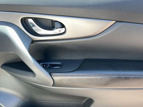 Used 2016 Nissan Rogue S w/ S Family Package FWD image 21