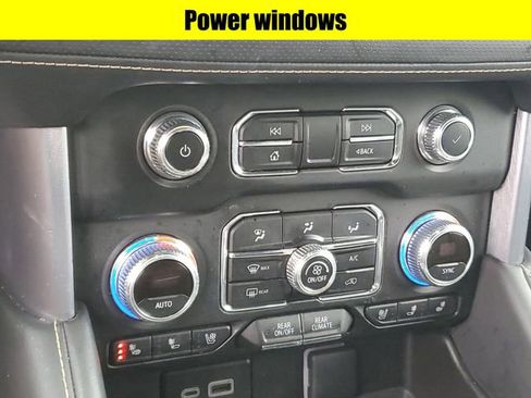 Used 2023 GMC Yukon SLT w/ SLT Premium Package image 17