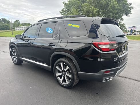 Used 2024 Honda Pilot Touring image 3