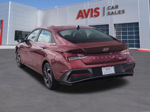 Used 2025 Hyundai Elantra SEL FWD image 9