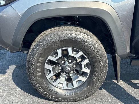 Used 2023 Toyota Tacoma TRD Off-Road w/ Advanced Technology Package AWD/4WD image 26