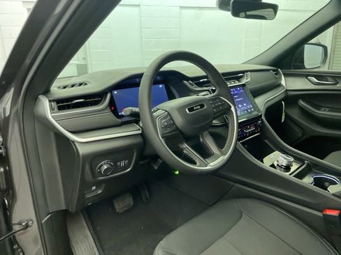 New 2025 Jeep Grand Cherokee Laredo X w/ Luxury Tech Group I image 14