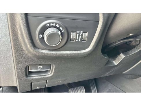 Used 2023 Jeep Grand Cherokee L Altitude AWD/4WD image 22