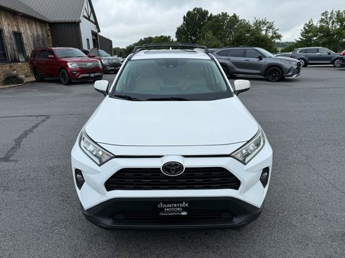Used 2019 Toyota RAV4 XLE Premium FWD image 10