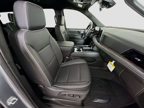 Used 2025 Chevrolet Tahoe Premier AWD/4WD image 29