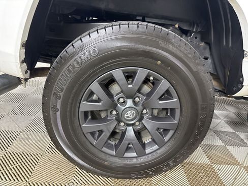 Used 2021 Toyota Tacoma SR5 AWD/4WD image 31