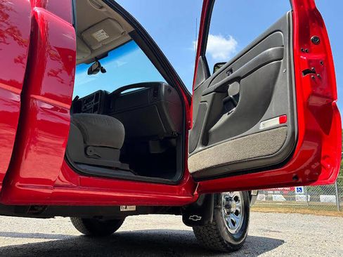 Used 2005 Chevrolet Silverado 1500 LS w/ Light Duty Power Package image 18