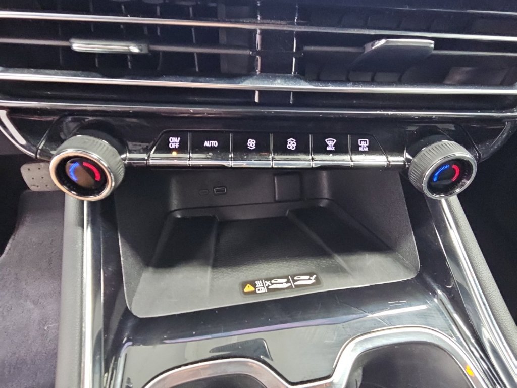 Certified 2026 Chevrolet Traverse LT FWD image 20