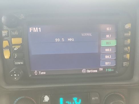 Used 2004 GMC Yukon Denali image 11