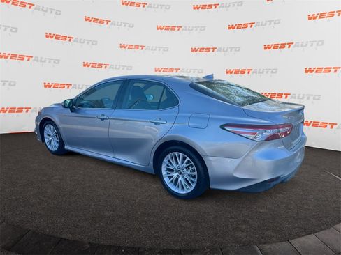 Used 2019 Toyota Camry XLE image 3
