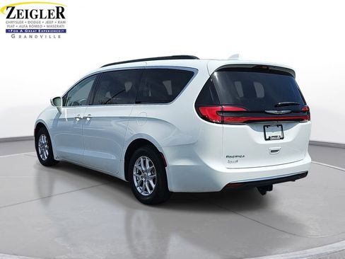 Certified 2022 Chrysler Pacifica Touring-L FWD image 7