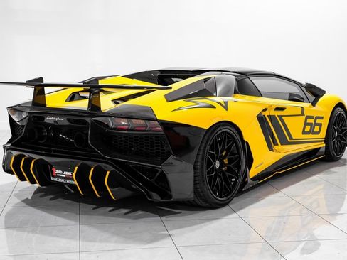 Used 2016 Lamborghini Aventador LP 700-4 image 4