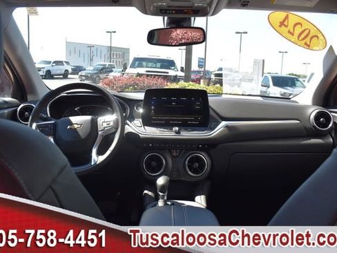 Used 2024 Chevrolet Blazer LT FWD image 3