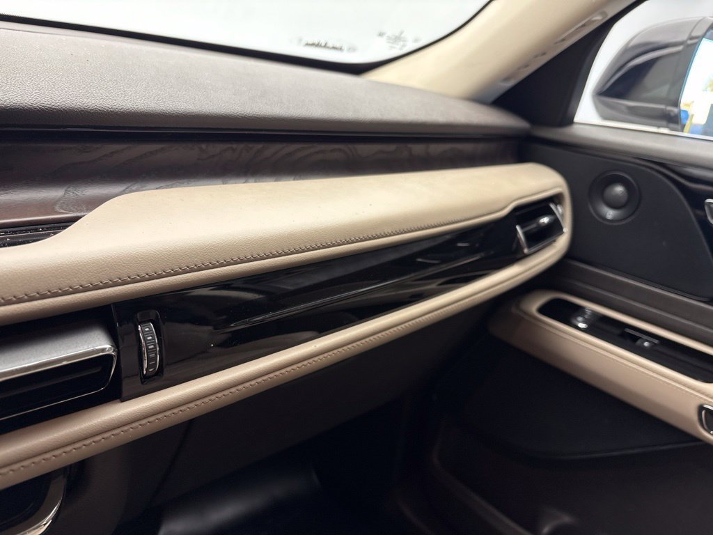 Used 2022 Lincoln Aviator Reserve w/ Elements Package Plus AWD/4WD image 32