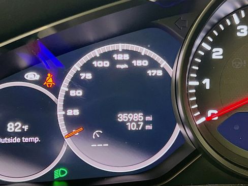 Used 2022 Porsche Cayenne Platinum Edition w/ Premium Package Plus image 12