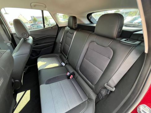 Used 2025 Chevrolet Trax LT FWD image 27