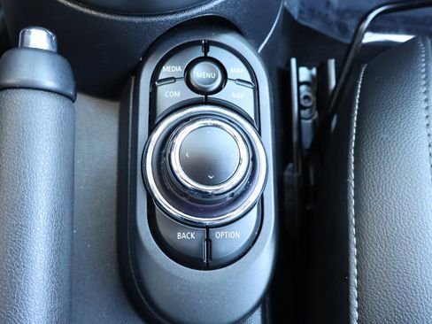 Used 2022 MINI Cooper S w/ Premium Package image 28