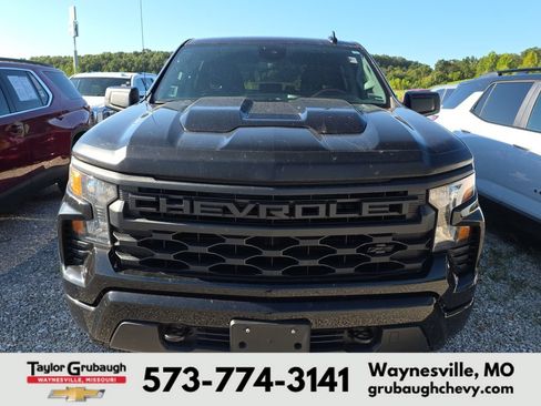 Used 2024 Chevrolet Silverado 1500 Custom Trail Boss w/ Midnight Edition AWD/4WD image 2