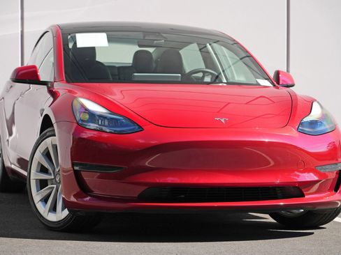 Used 2023 Tesla Model 3 Standard Range RWD image 4