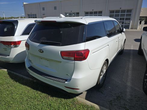 Used 2015 Kia Sedona EX image 2