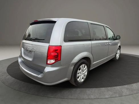Used 2018 Dodge Grand Caravan SE image 5