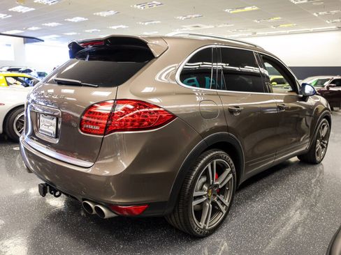 Used 2011 Porsche Cayenne Turbo w/ Premium Pkg Plus image 5