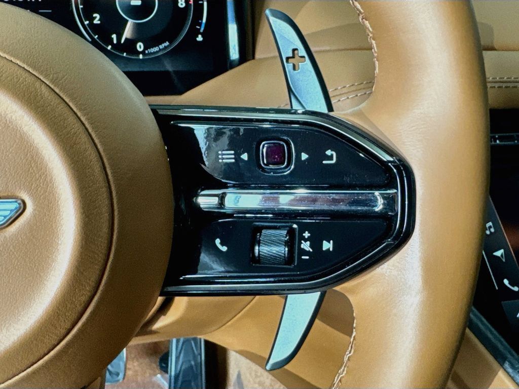 Used 2024 Aston Martin DB12 Coupe RWD image 13