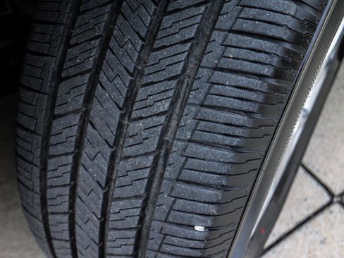 Used 2023 Chrysler Pacifica Touring-L image 23