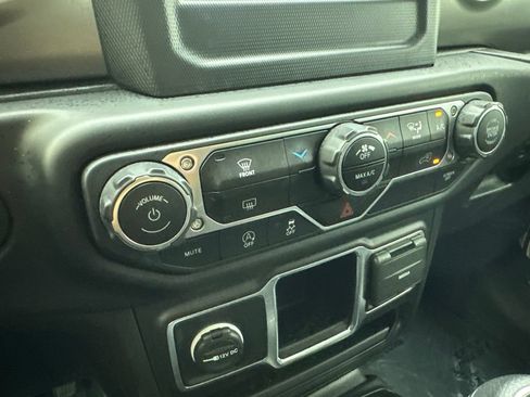 Used 2022 Jeep Wrangler Sport AWD/4WD image 59