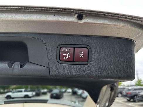 Used 2022 Mercedes-Benz GLC 300 4MATIC image 24