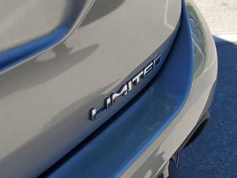 Used 2024 Toyota Highlander Limited image 14