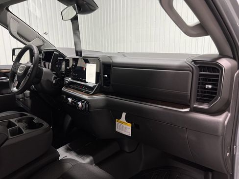 New 2026 GMC Sierra 1500 SLE image 28