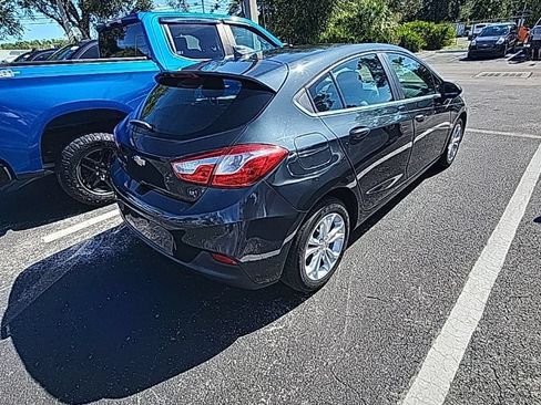 Used 2019 Chevrolet Cruze LT w/ Convenience Package FWD image 3