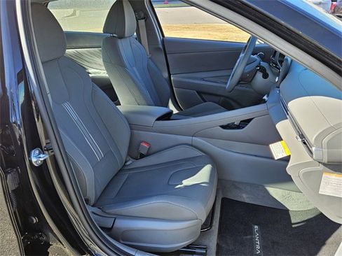 Used 2025 Hyundai Elantra Blue image 15