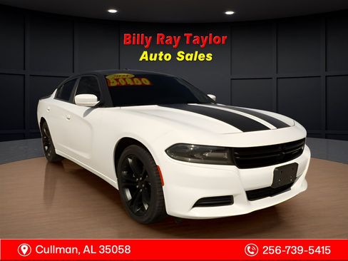 Used 2021 Dodge Charger SXT w/ Leather Interior Group image 4