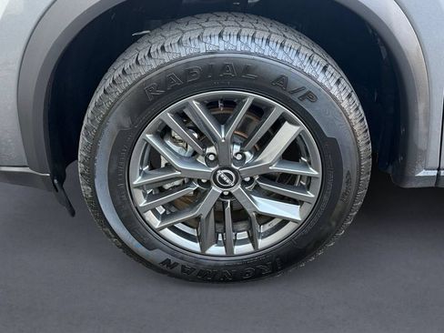 Used 2024 Nissan Rogue S FWD image 9